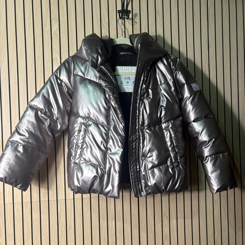 188 Abercrombie & Fitch Metallic Puffer Jacket (Kids 7/8, EUC)